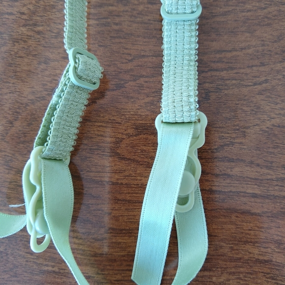 Sage green lace garter belt - Picture 7 of 10